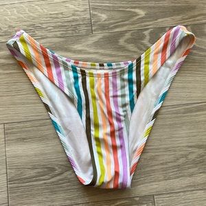 High leg scoop bikini bottom